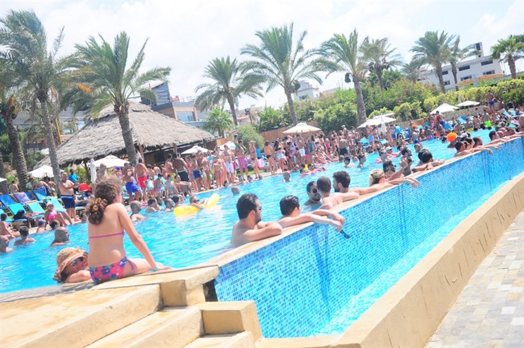 Cyan Sunday Club Lets Carnival